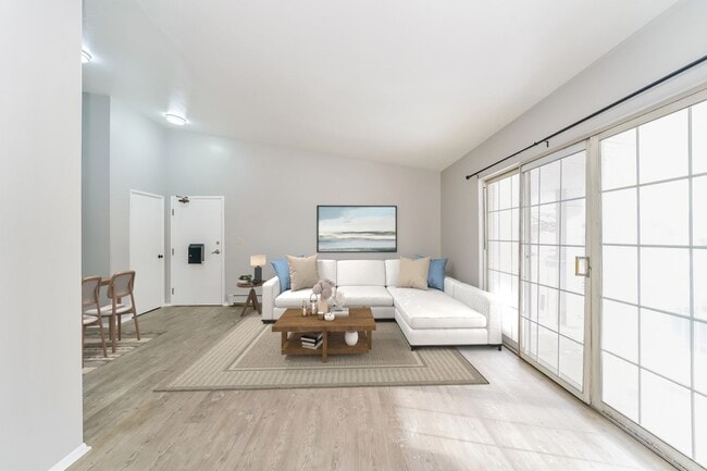 Photo - Williamsburg Square