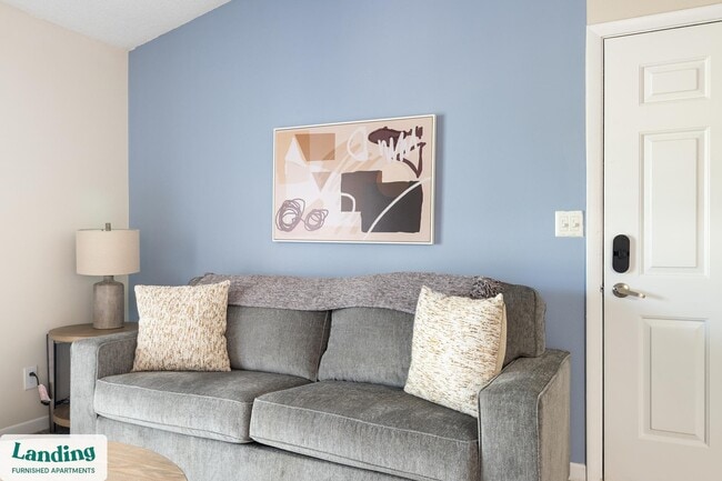 Building Photo - 1000 Palm Pl Dr NE Unit 1837.1411674