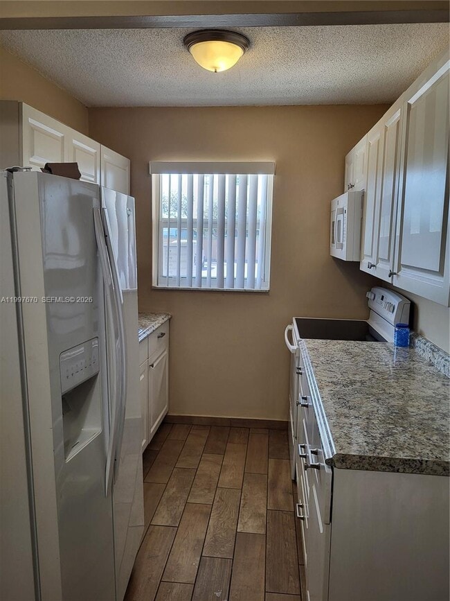 Photo - 1611 Green Ln Unidad 3