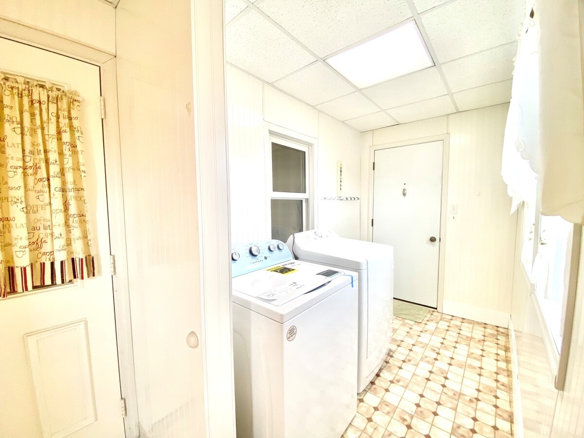 Laundry area in 1st Floor - 453 Spruce St