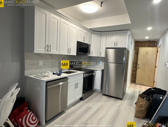 Building Photo - 476 Commonwealth Ave