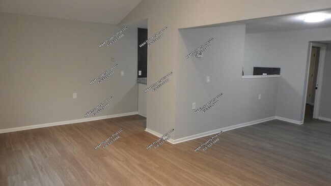 Photo - 5928 Elmwood Ave