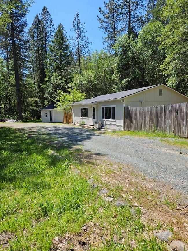 Building Photo - Home in rural area