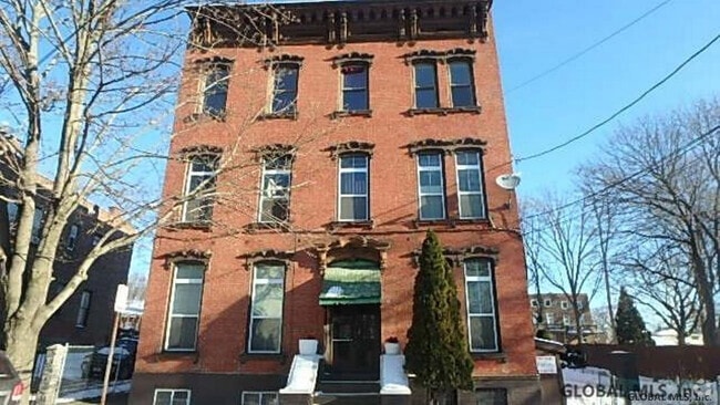 Building Photo - 29 2nd St Rental