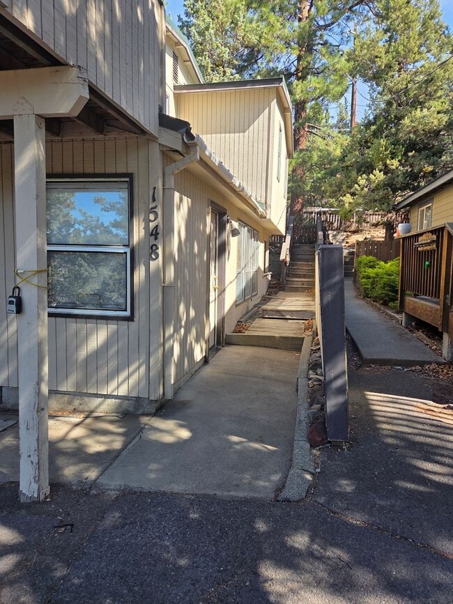 Building Photo - Juniper 1544-48 Unit 1548