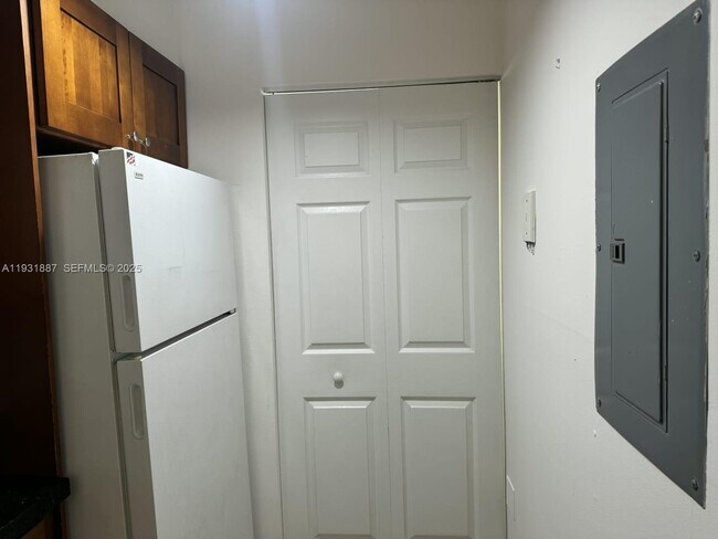 Photo - 11145 SW 6th St Unidad 104