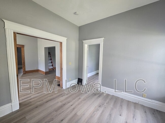 Photo - 301 Leland Ave