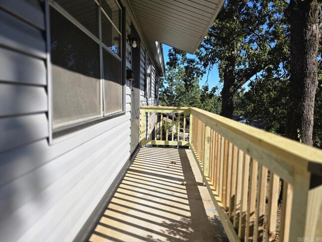 Photo - 408 Lindenhurst Dr