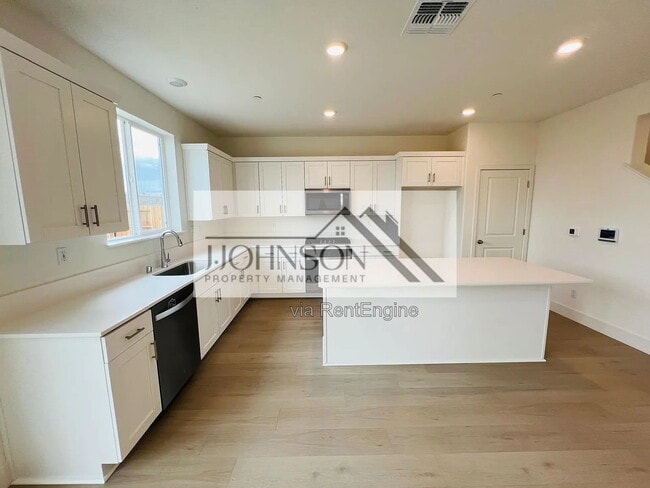 16492 Bandon Ln