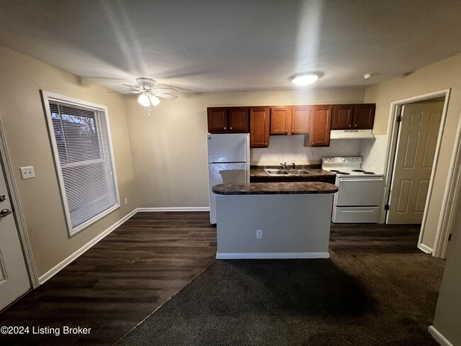 Building Photo - 4220 Flintlock Dr Unit 10