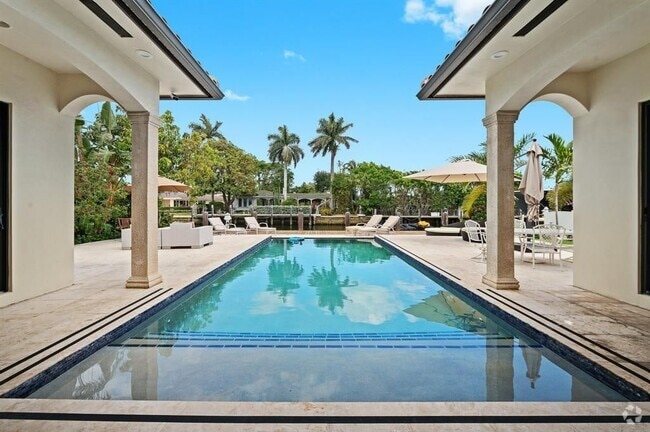 Building Photo - 2437 Castilla Isle Rental