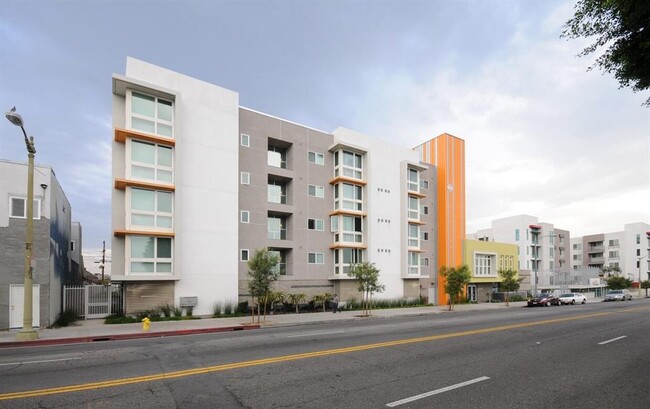 Photo - 3535 Whittier Blvd Apartamento