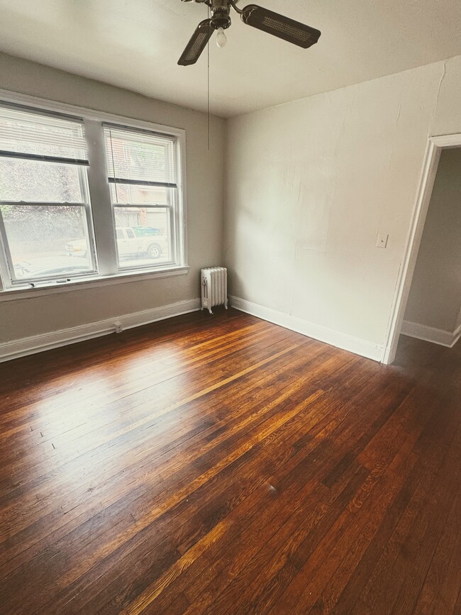 Living Room - 203 N Plum St Unit 4