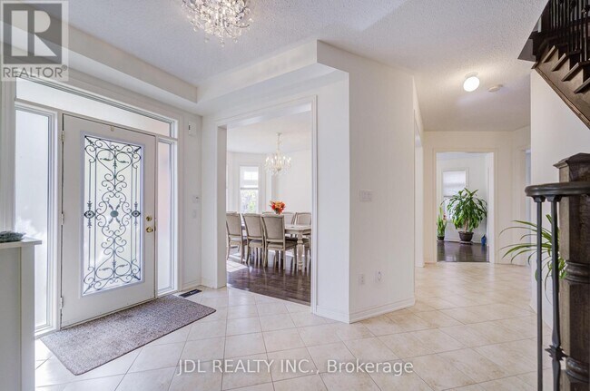 Photo - 1139 Cenotaph Blvd
