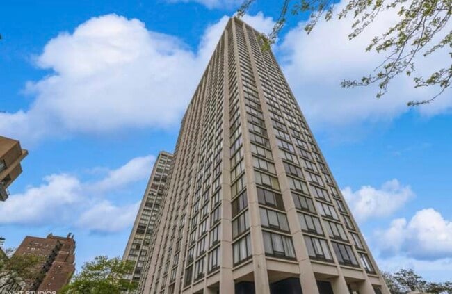 Building Photo - 5445 N Sheridan Rd Unit 802
