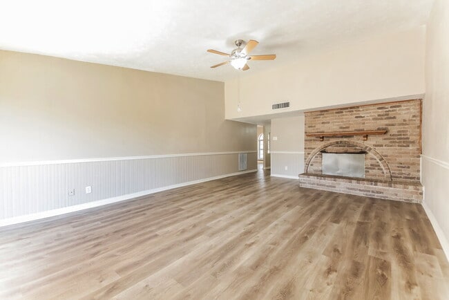 Photo - 5916 Cedar Ln