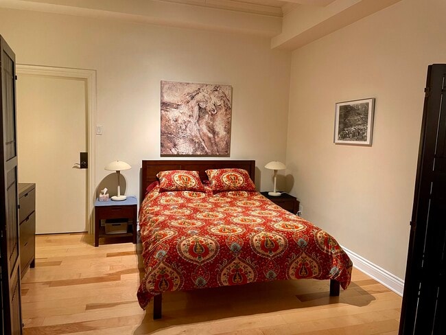 Bed - 442 Saint-Gabriel Unit 304