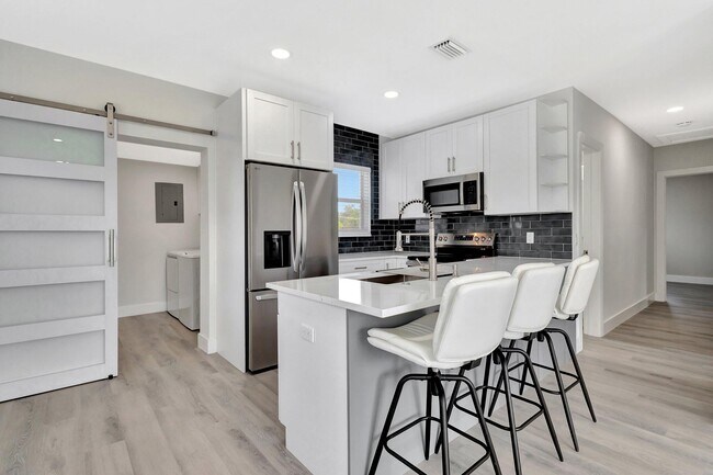Photo - 1335 Lee St
