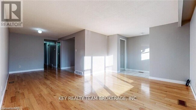 Photo - 10 Hill Park Ln