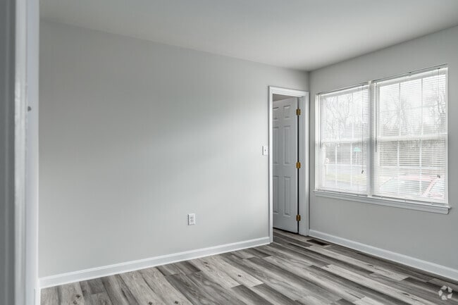 2BR, 1BA - 826SF