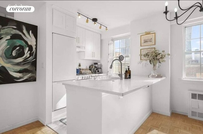 Photo - 245 E 35th St