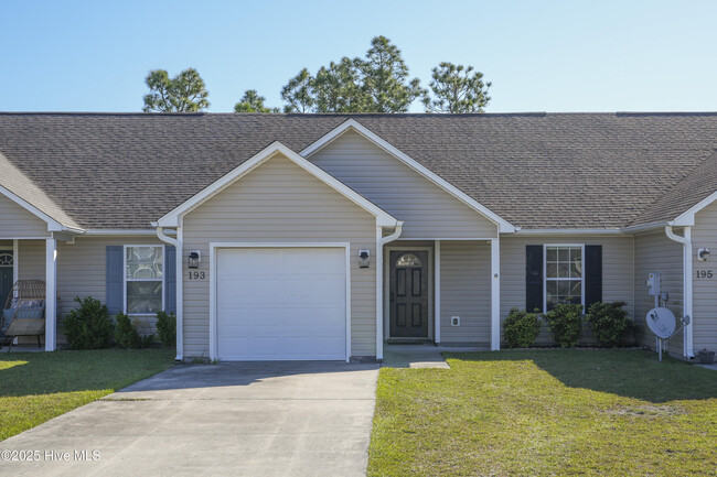 Building Photo - 193 Pine Hollow Rd Rental
