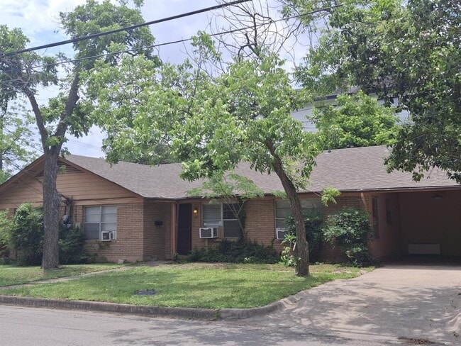 Photo - 103 W 35th St Townhome
