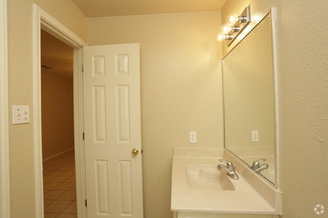 2HAB, 2BA - 994 ft² - Redbud Place Apartments