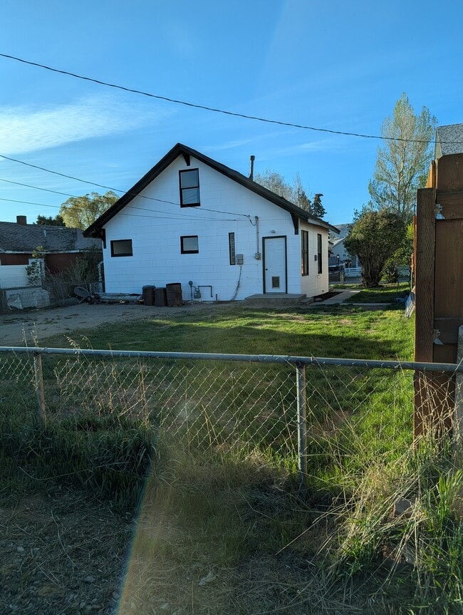 2322 Locust St