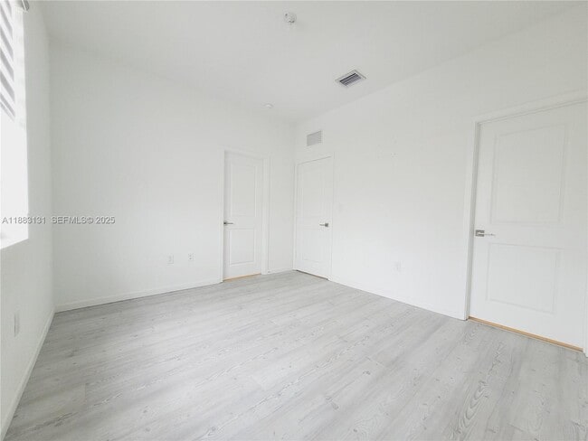 Photo - 541 NE 4th Ln