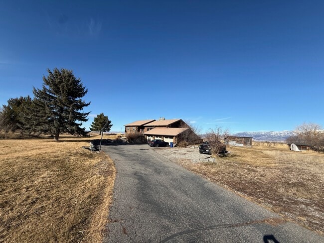 545 Coulee Dr