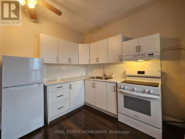 Photo - 733 Pape Ave