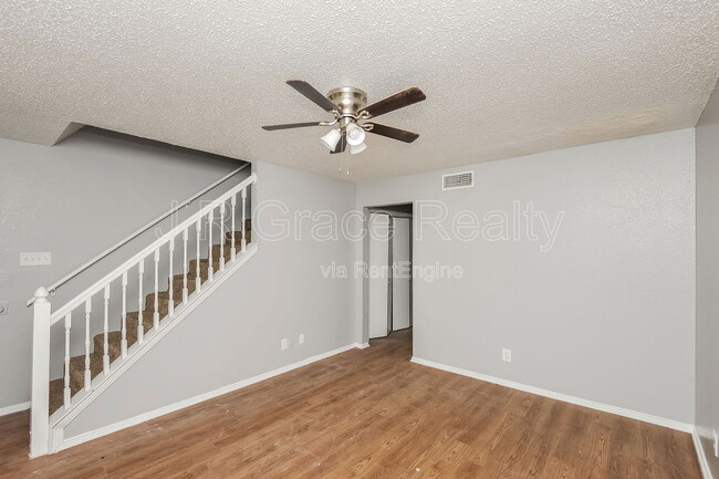 Photo - 5933 Shadydell Dr