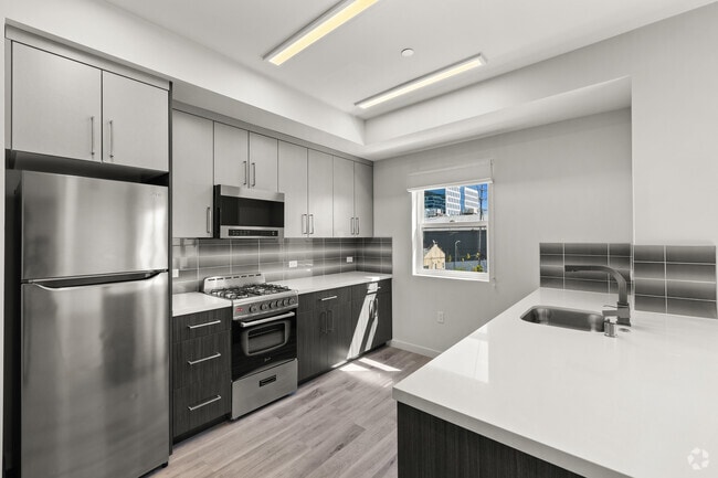2BR, 2BA - 1,075SF - Kitchen