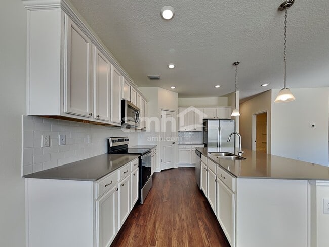 Photo - 5709 Oesterle Rd