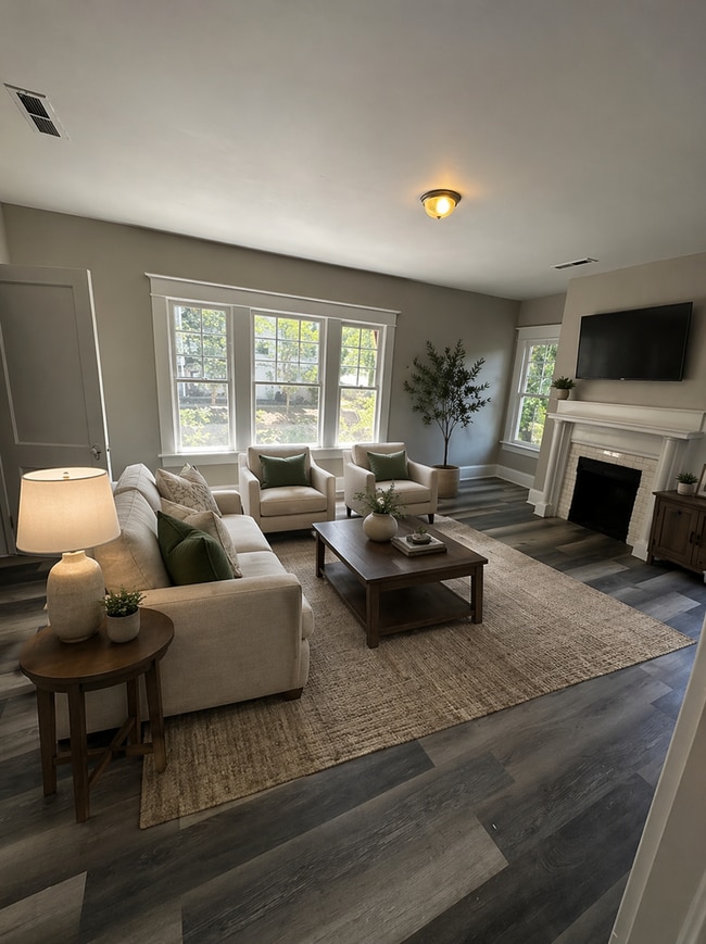 Building Photo - 1502 16th Ave S Unit Apt B (Upper )