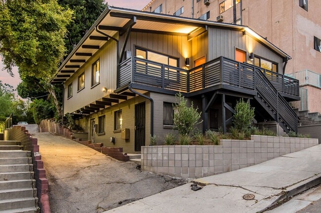 Photo - 2053-2067 N. Argyle Ave