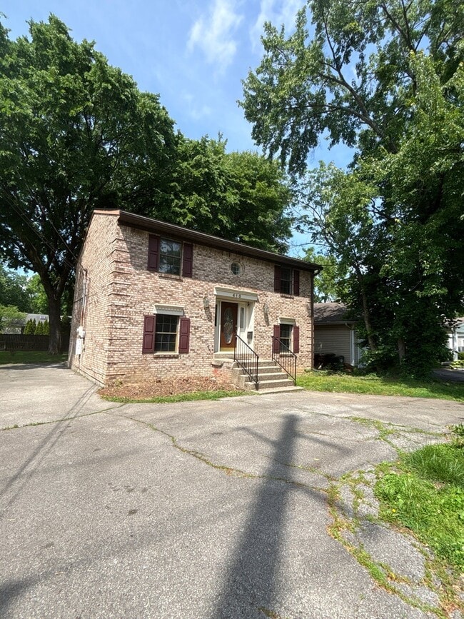 Photo - 418 Lyndon Ln