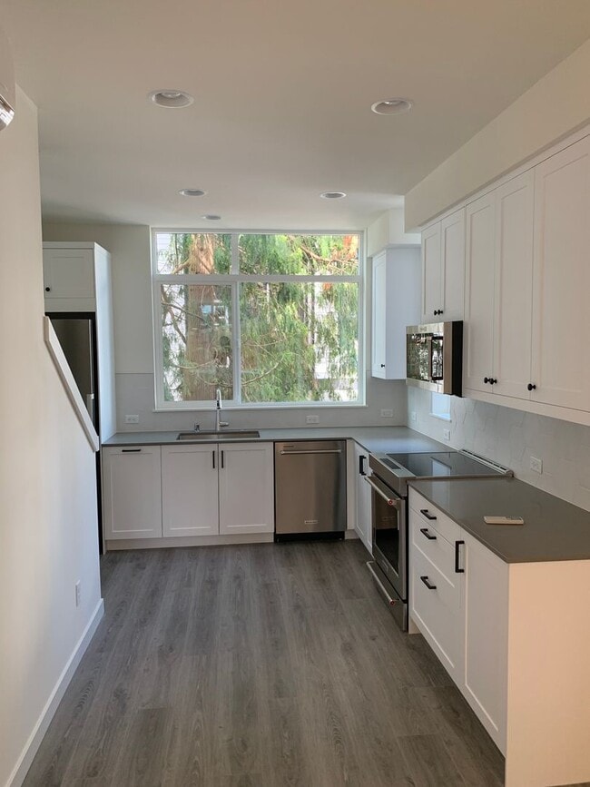 Photo - Luxury 2 beds/2 baths townhome in Wedgwood!