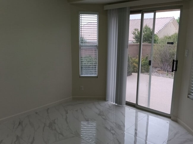 Photo - 4 Bedroom, 2 Bathroom! Lovely Home!