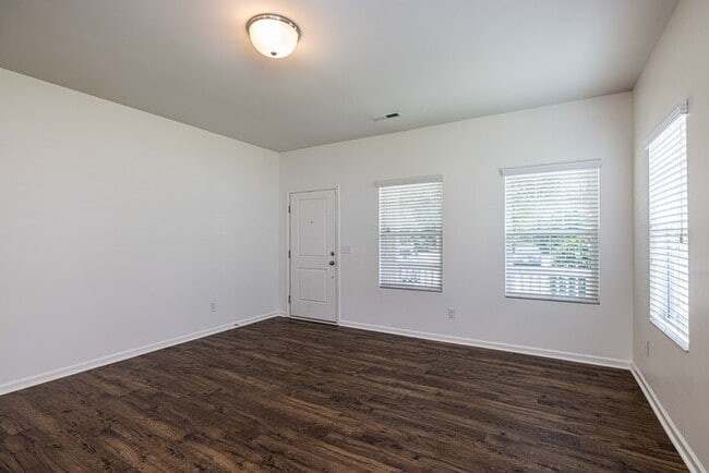 Photo - GREAT 2 Bedroom Townhome Regent Park - AUGUST MOVE IN SPECIAL