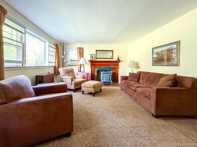 Photo - 8415 Soundview Ave