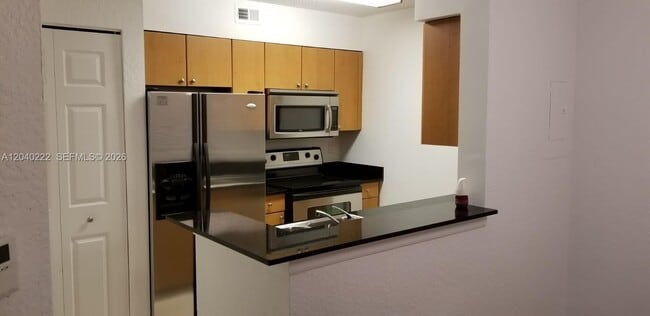 Photo - 2811 N Oakland Forest Dr Unidad 105