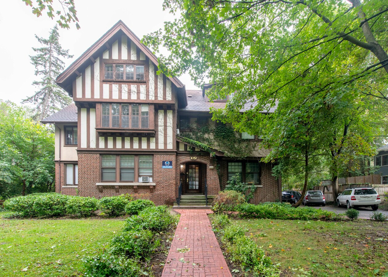 Photo - 1052 Baldwin Ave