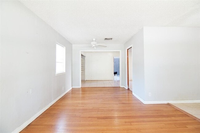 Photo - 4048 Newshire Dr