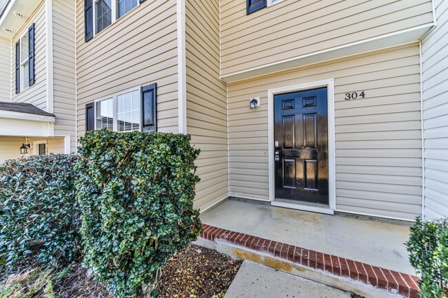 Photo - 304 Whitehall Ct