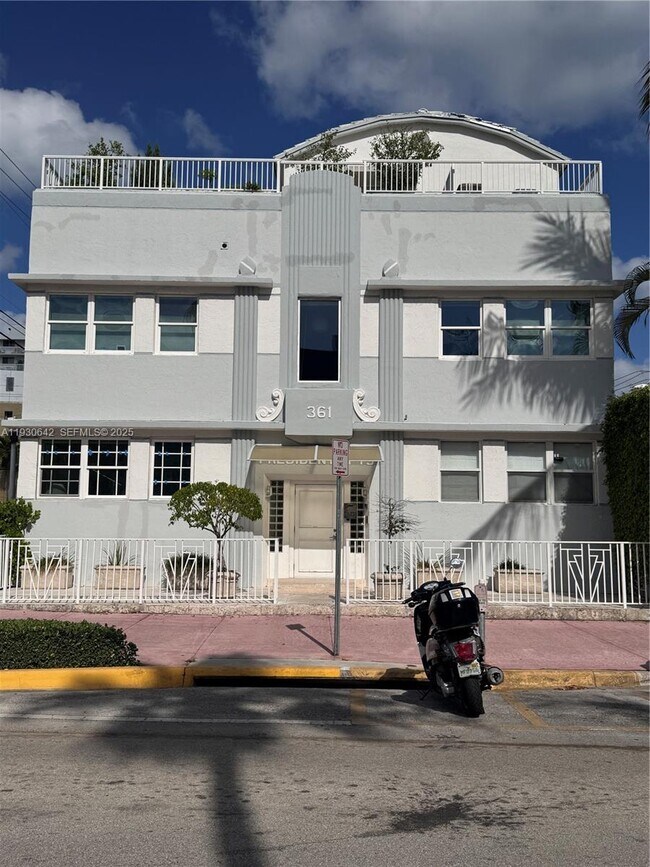 Building Photo - 361 Collins Ave Unit A2