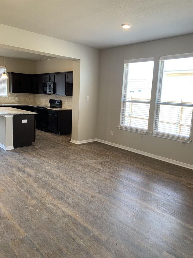 Photo - 1006 Aurora Grove Bend