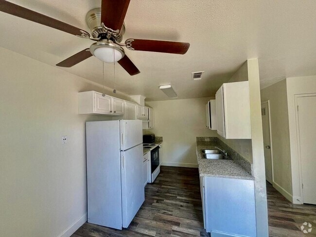 Building Photo - 337 N Thesta St Rental