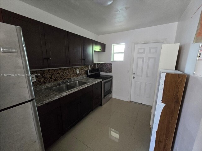 Photo - 4151 SW 19th St Unit 2
